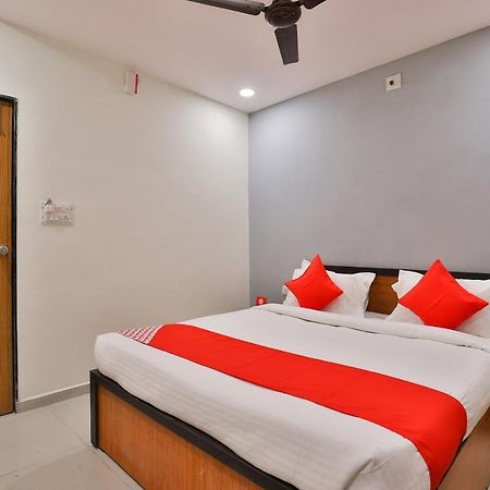 Oyo 16675 Hotel Shri Krishna Inn Surat Buitenkant foto