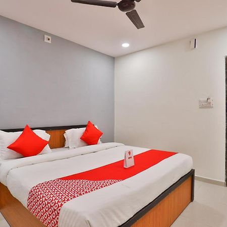 Oyo 16675 Hotel Shri Krishna Inn Surat Buitenkant foto