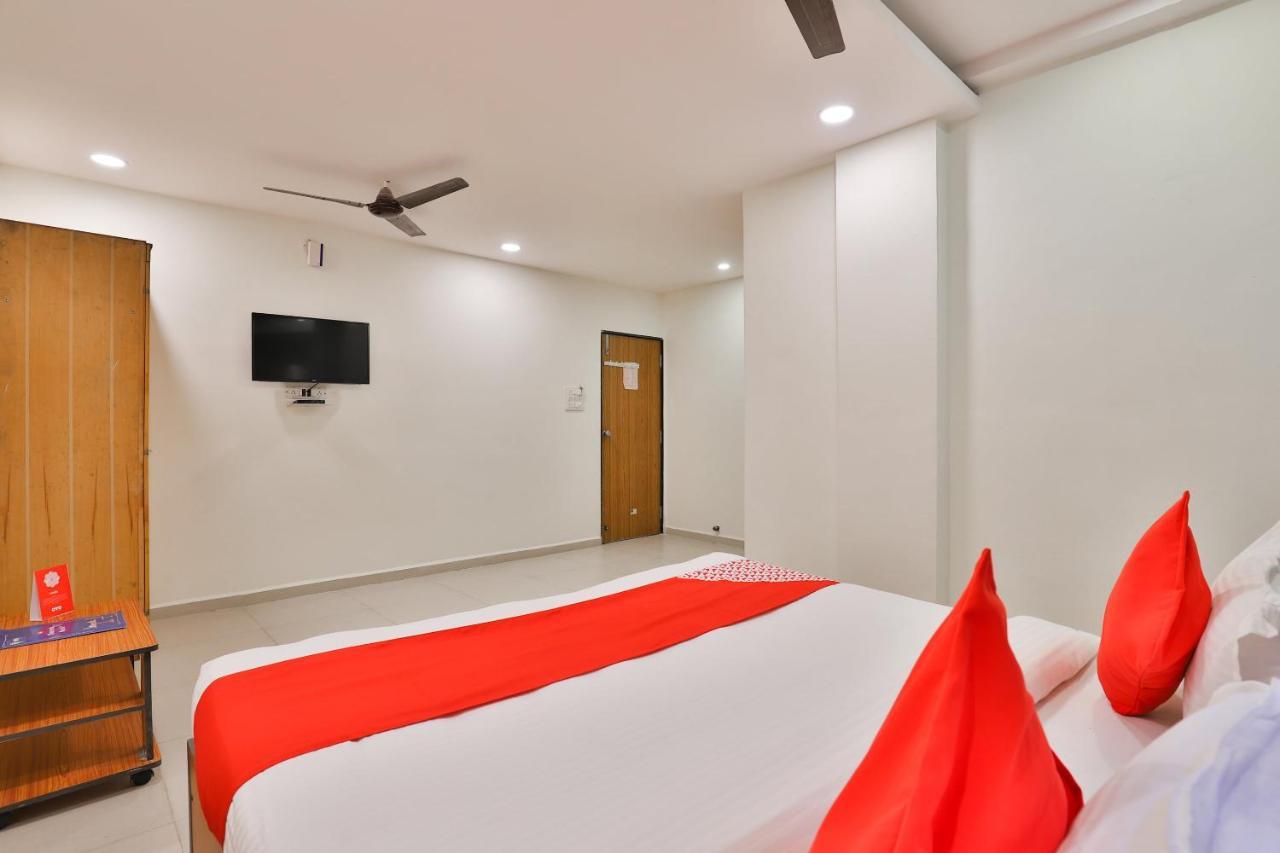 Oyo 16675 Hotel Shri Krishna Inn Surat Buitenkant foto