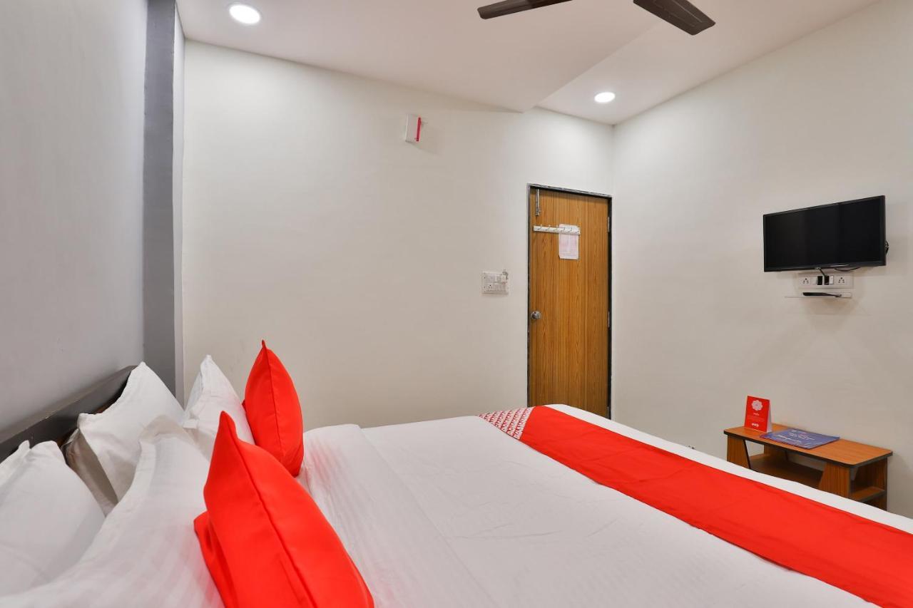 Oyo 16675 Hotel Shri Krishna Inn Surat Buitenkant foto
