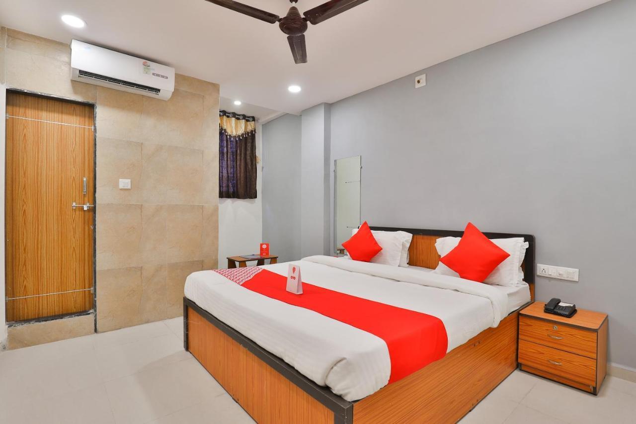 Oyo 16675 Hotel Shri Krishna Inn Surat Buitenkant foto
