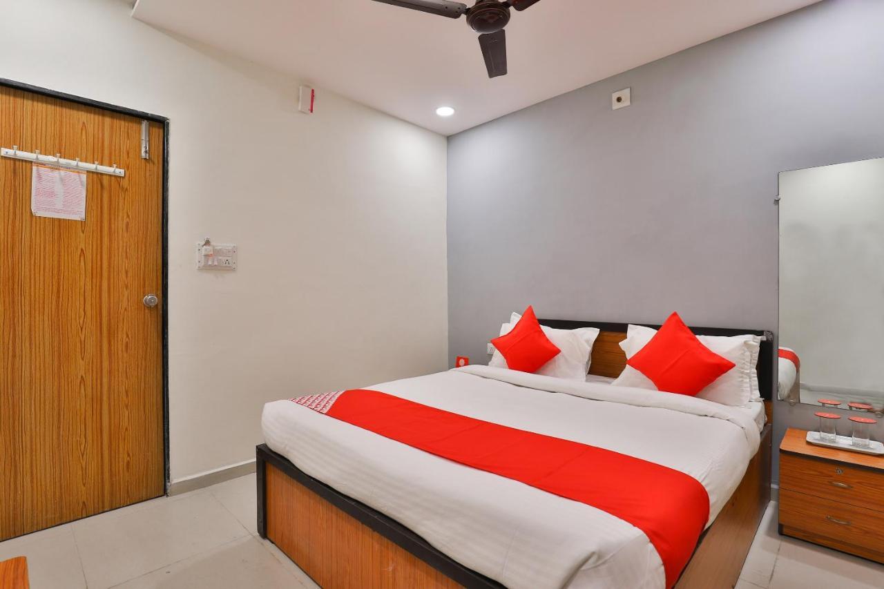 Oyo 16675 Hotel Shri Krishna Inn Surat Buitenkant foto