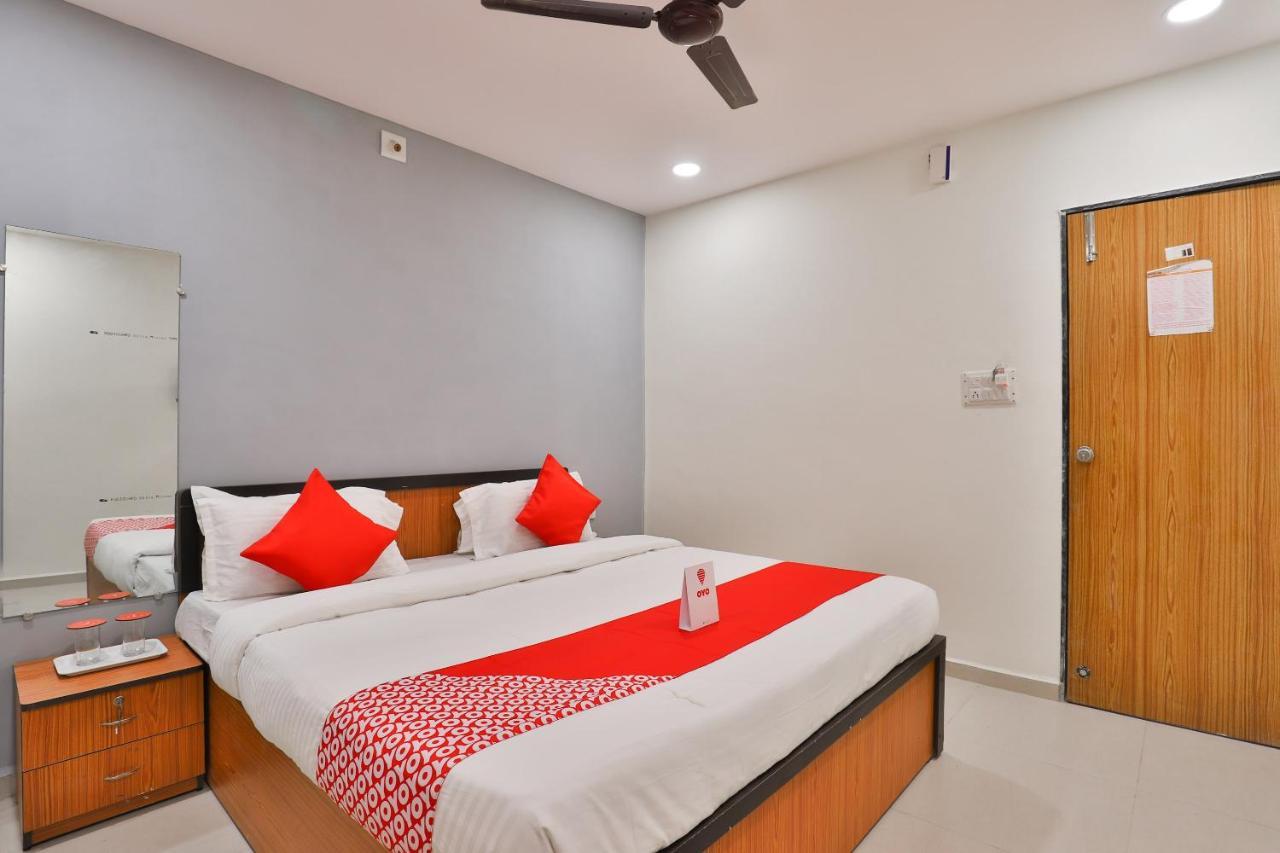 Oyo 16675 Hotel Shri Krishna Inn Surat Buitenkant foto