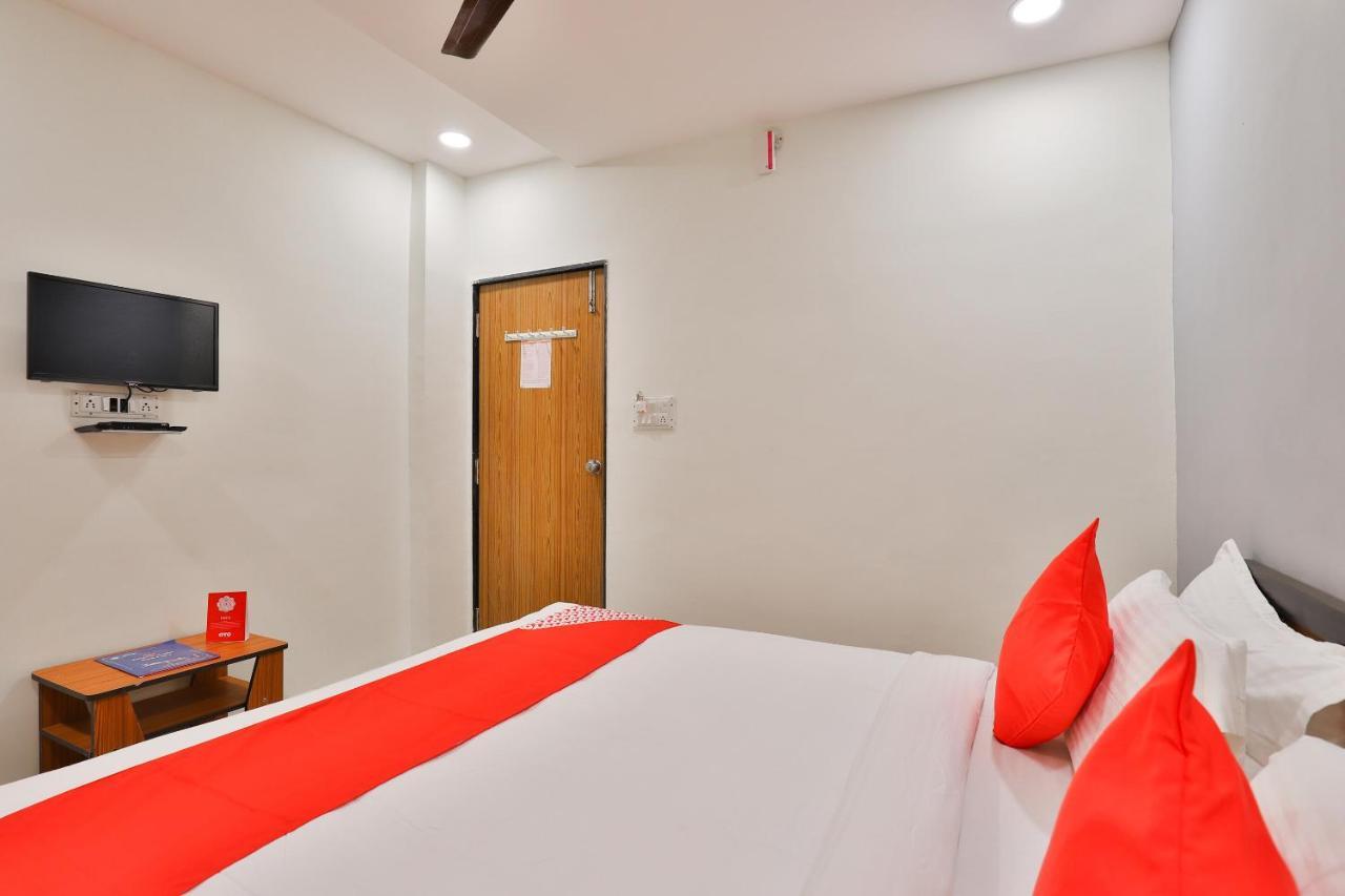 Oyo 16675 Hotel Shri Krishna Inn Surat Buitenkant foto